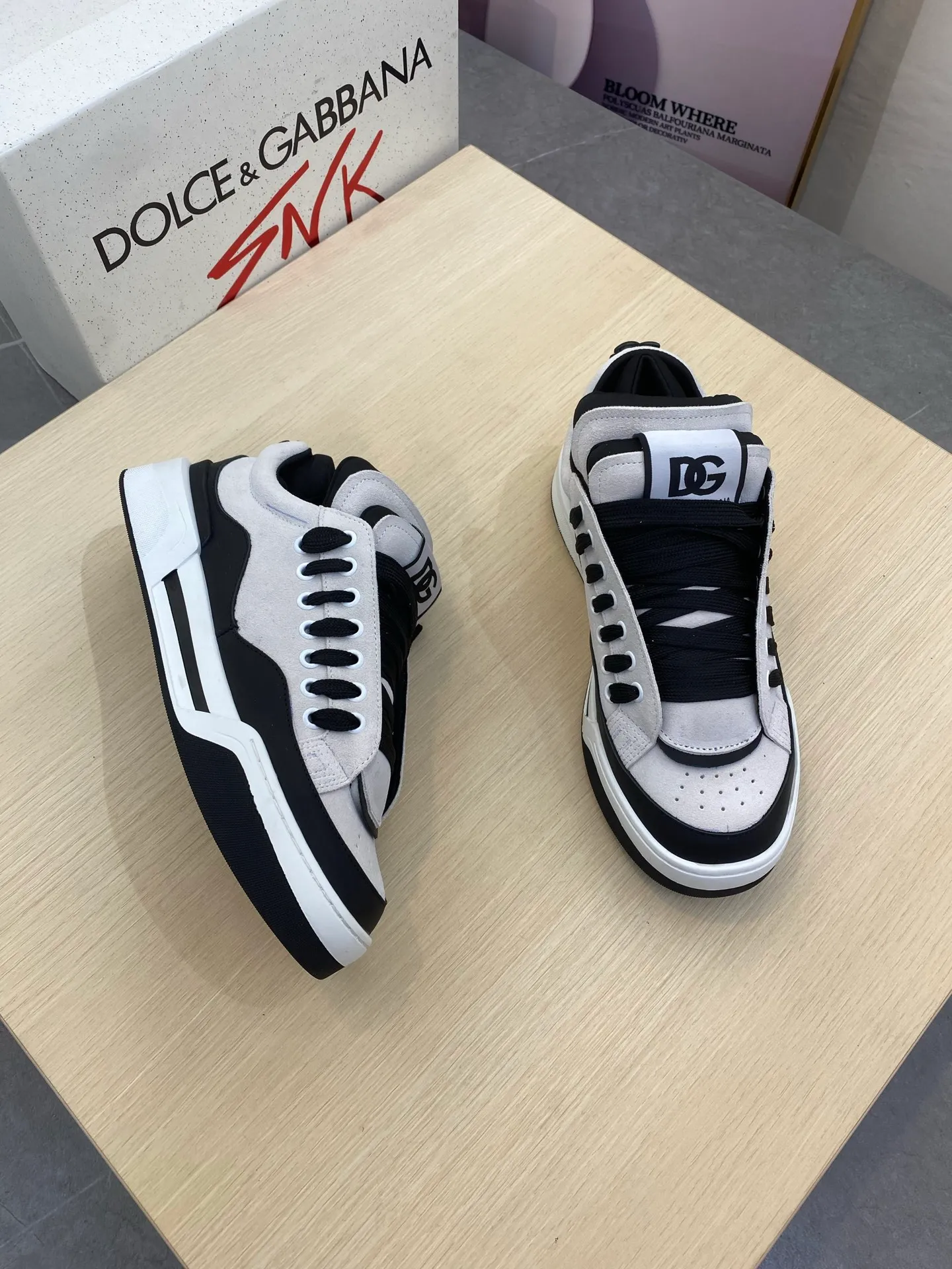 P740••New arrivals••Dolce&Gabbana••DG✔️High-end men's sports•casual shoes. Original goods from top counters. Original imported cowhide, multi-material splicing design ➕Imported cowhide lining, cowhide feet ➕Original TPR elastic outsole.  Size: 39-44 (38, 45 customized)
